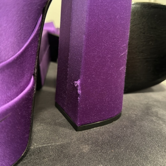 Versace Medusa Aevitas Platform Pump - Picture 4 of 14